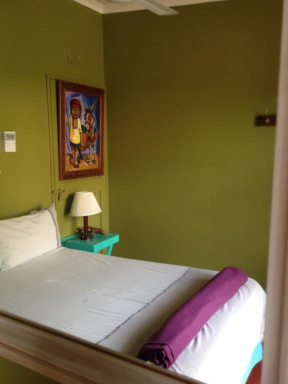 Хостел Jungle Monkey Backpackers Port Saint John's Номер фото